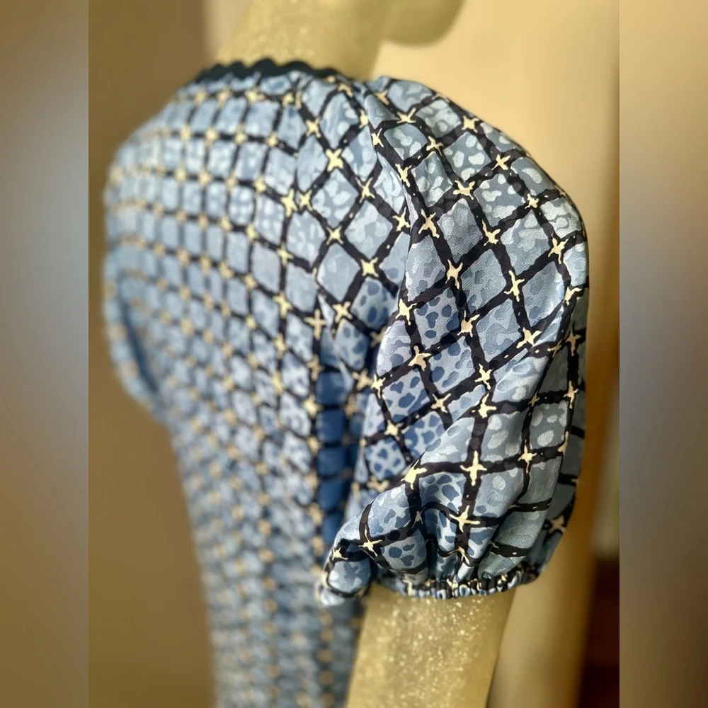 SILK Andrew GN Blue RicRac Square Patterned Short Sleeve Blouse. Size 38 - Picture 6 of 9